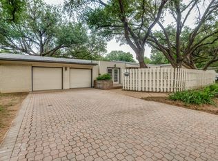 4708 Holiday Ln W, North Richland Hills, TX 76180