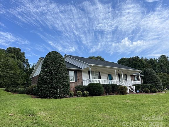 2nd image of 105 Winding Creek Dr