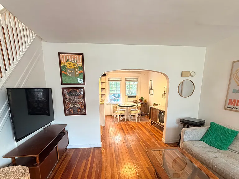 427 Naomi St — Photo 1