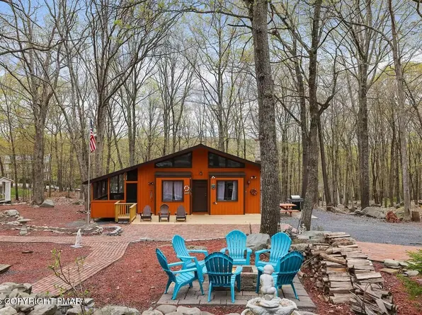 242 Saint Andrews Dr, Bushkill, PA 18324