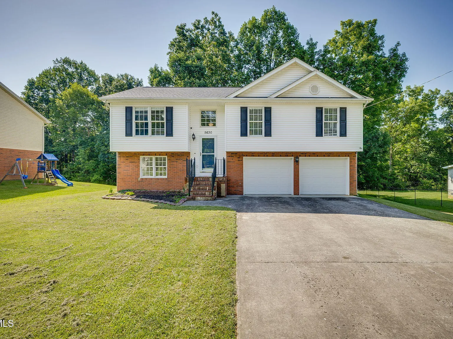 4 bed, 2.5 bath, 1632 sqft, $2,500 — Photo 2