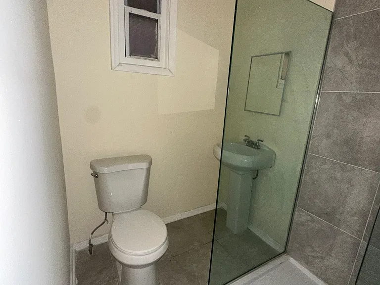 180 Bergen Ave #1 — Photo 7