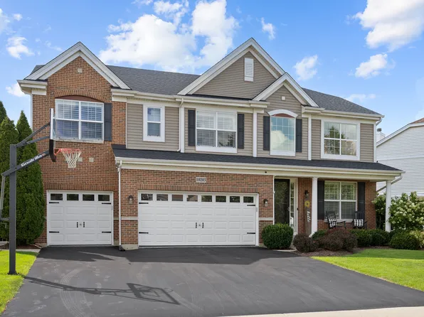 10203 Hunter Trl, Huntley, IL 60142