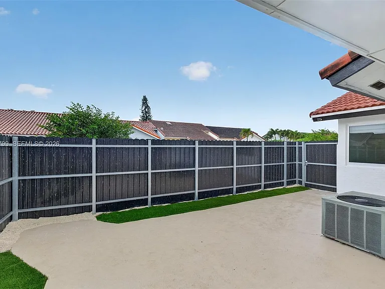 4530 SW 143rd Pl — Photo 18