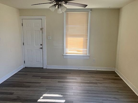Entry / Living Room