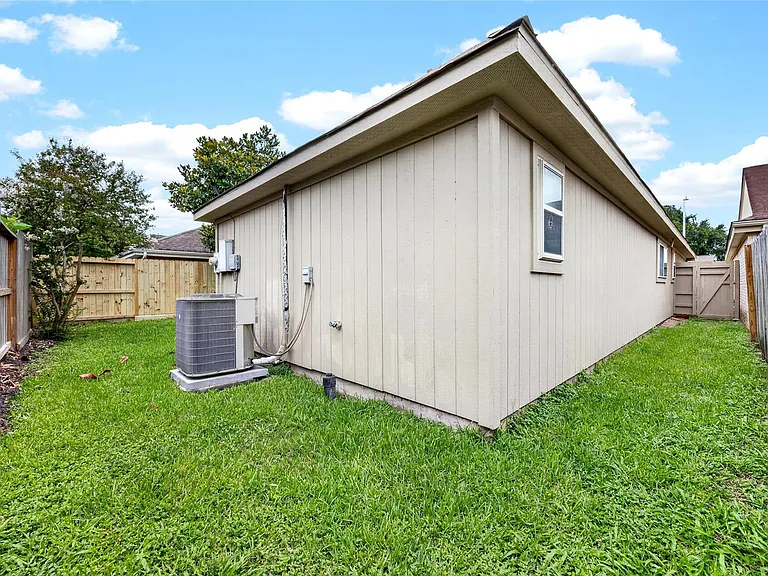 11103 Bellerive Dr — Photo 32