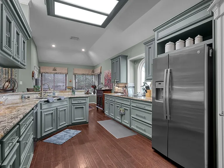 192 Monterrey Rd W — Photo 15