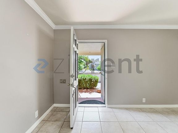 3rd image of 78 W Cambridge Ave