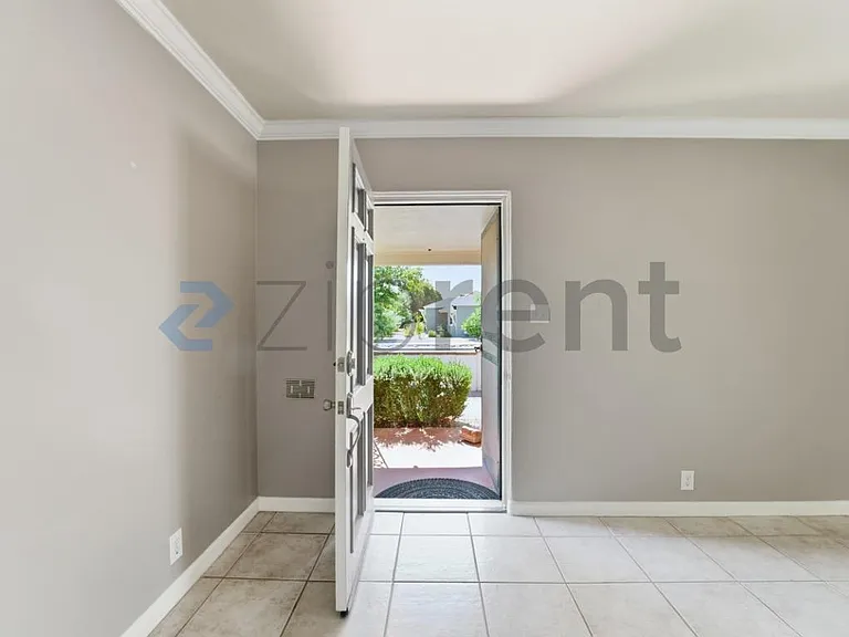 78 W Cambridge Ave — Photo 3