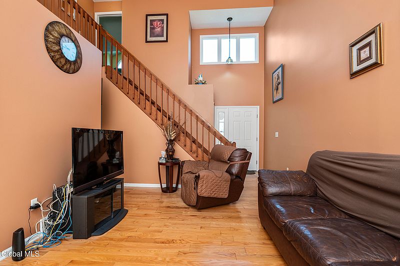 5th image of 1002 Sterling Ridge Drive