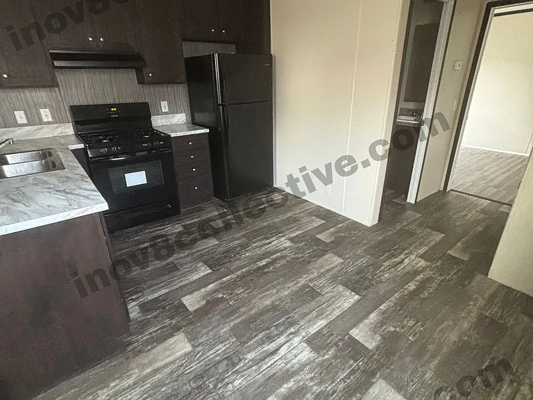 70 SW Mary St — Photo 6