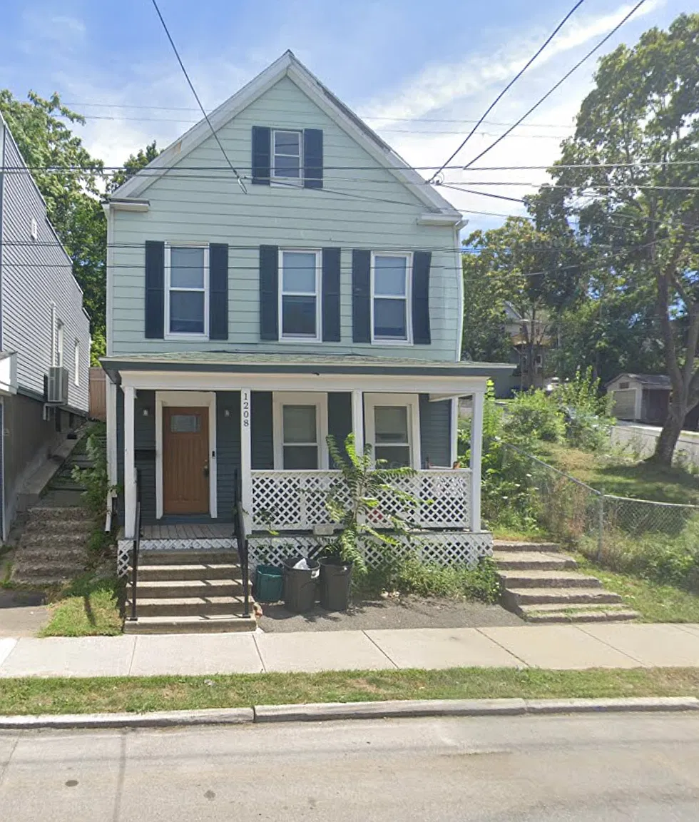 3 bed, 1100 sqft, $1,675 — Photo 1