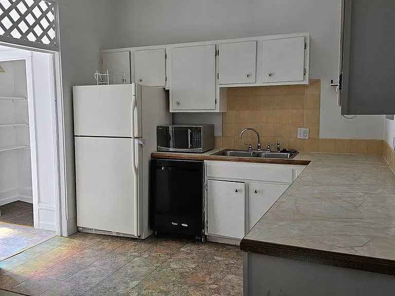 420 E 17th St — Photo 5
