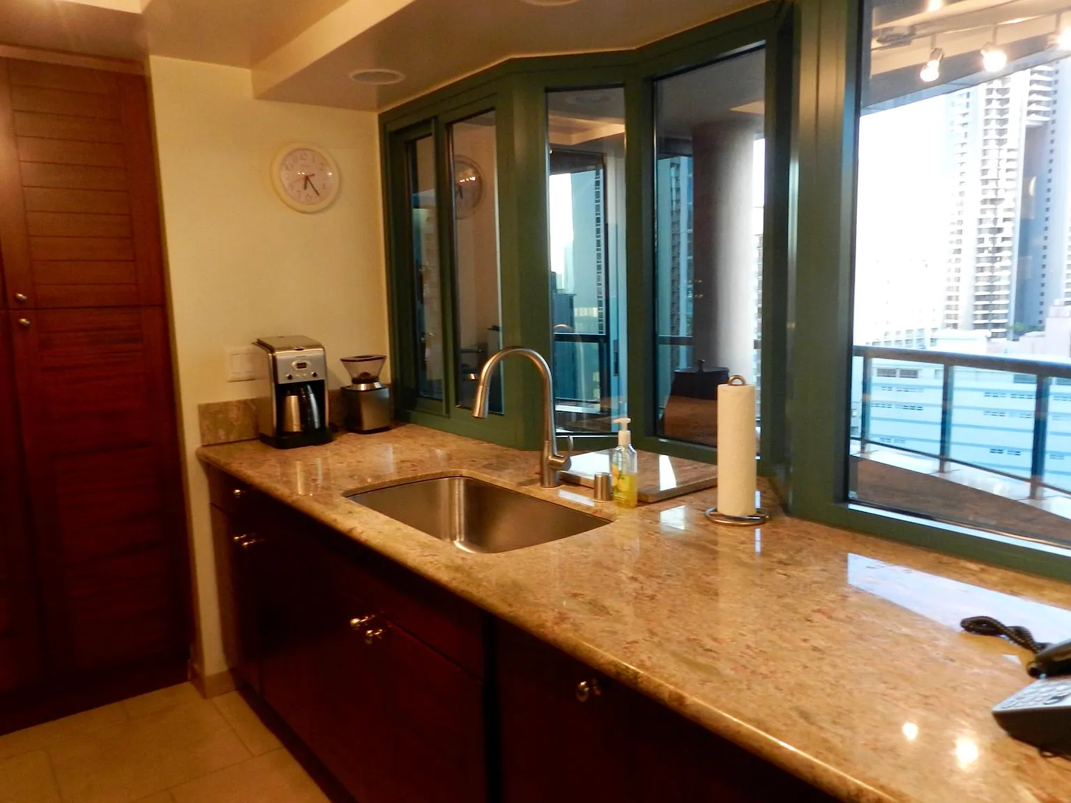 2 bed, 2.5 bath, 1318 sqft, $5,000 — Photo 2