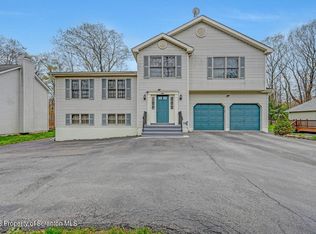 4156 Romeo Rd, Tobyhanna, PA 18466