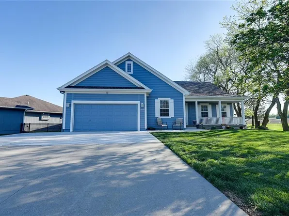 2010 Prairie Grass Dr, Raymore, MO 64083