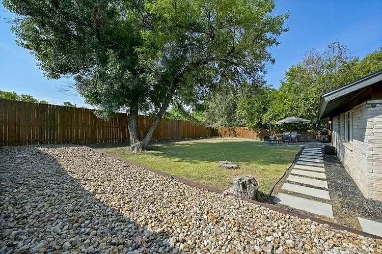 6507 Highpoint Cv — Photo 23
