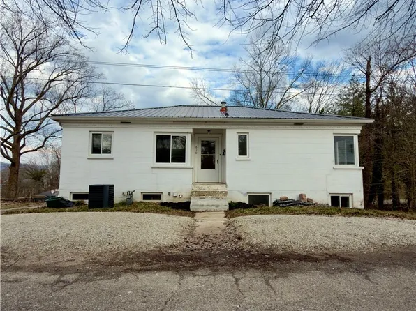 810 Dinden Dr, Saint Albans, WV 25177
