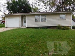 220 S 11th St, Denison, IA 51442