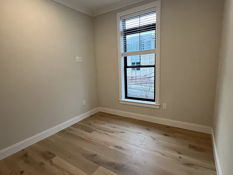 157 Everett St #1 — Photo 7