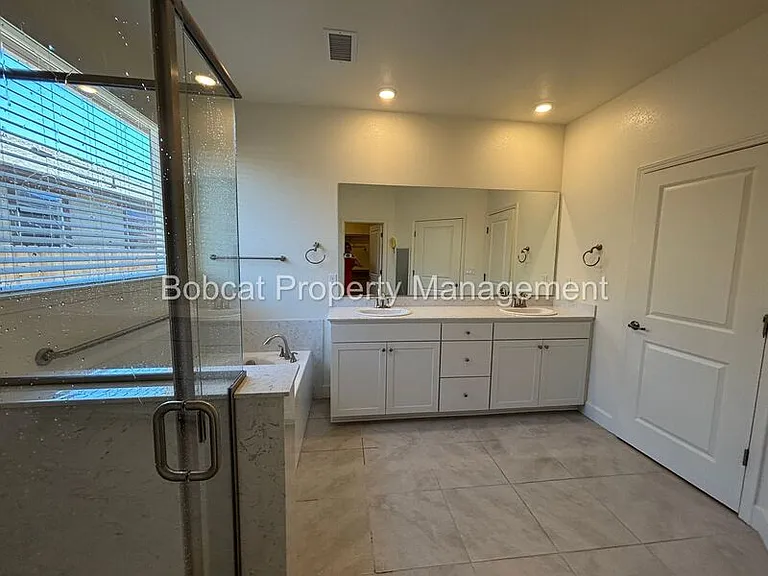 1097 Dapple Dr — Photo 36