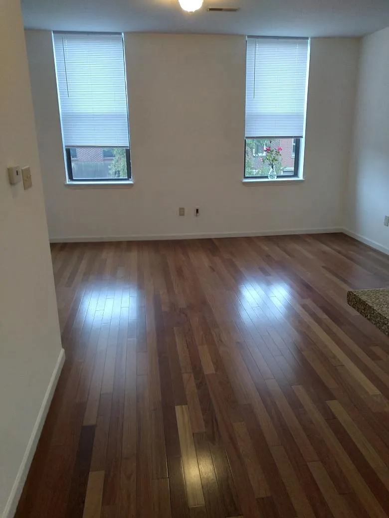 1 bed, 1000 sqft, $1,700 — Photo 2