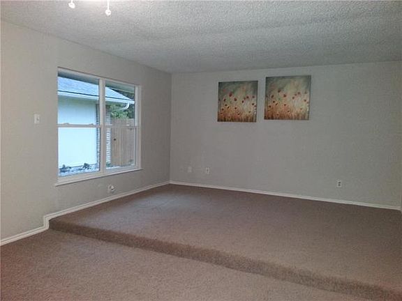 4th image of 814 Fair Oaks Dr