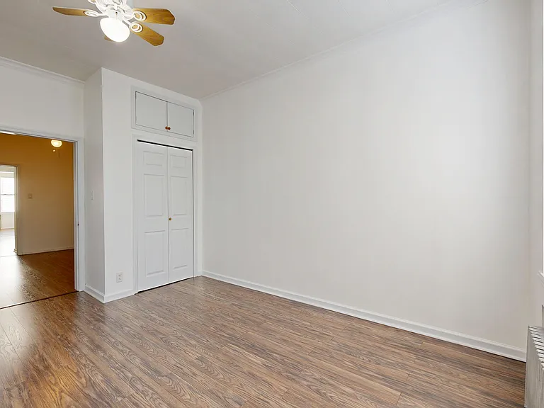 1941 Gates Ave #2R — Photo 3