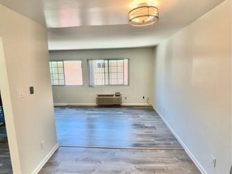 1844 Park Ave #11 — Photo 11