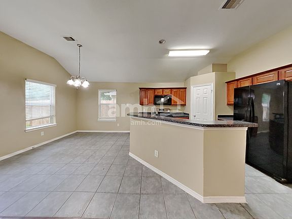 4th image of 113 N Heritage Oaks Dr