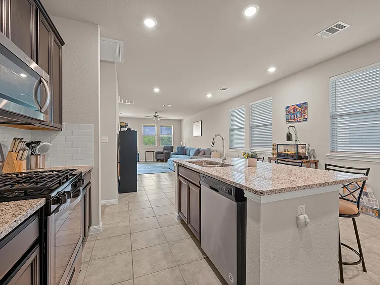 329 Serpens St — Photo 6