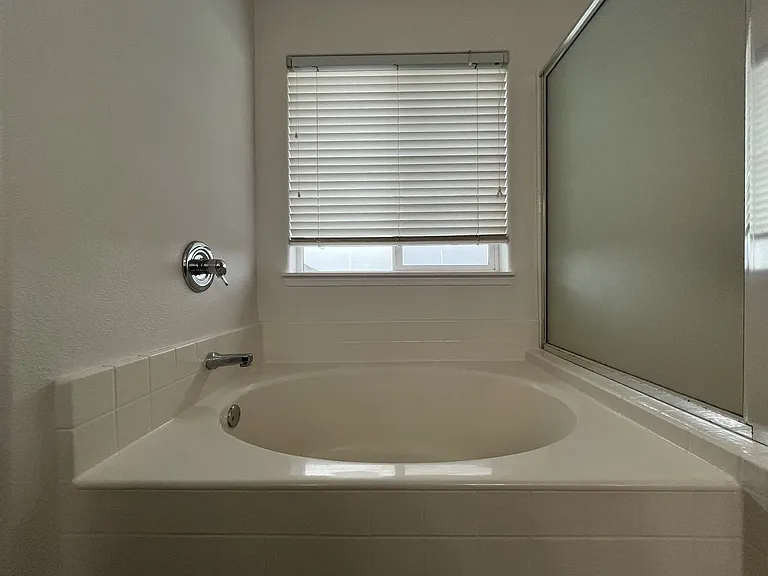 14199 SW Tewkesbury Dr — Photo 44
