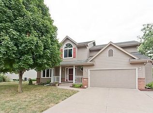 6136 Oakwood Dr, Urbandale, IA 50322