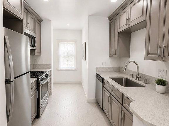 3rd image of 309 W Alhambra Rd