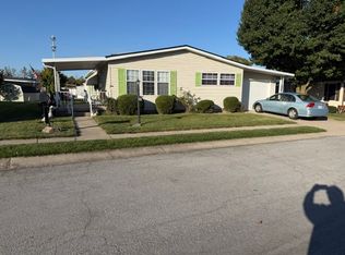 135 S Point Dr, Fairborn, OH 45324