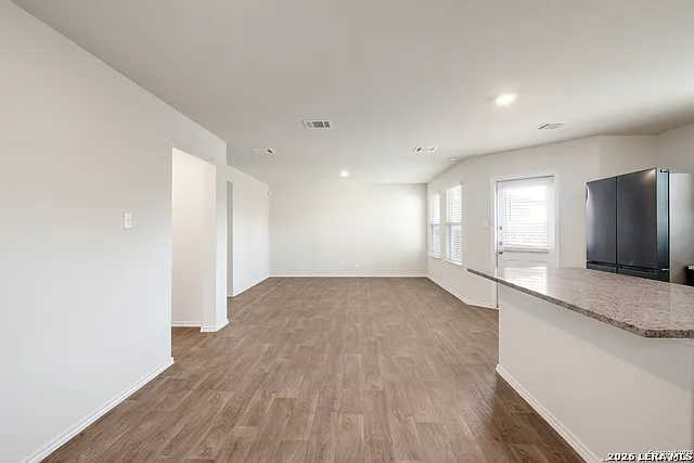 3 bed, 2.5 bath, 1625 sqft, $1,650 — Photo 4