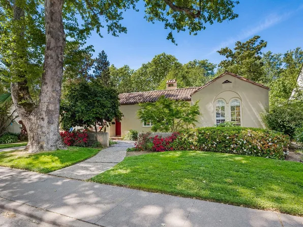 932 42nd St, Sacramento, CA 95819