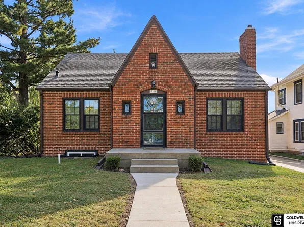 2111 Harwood St, Lincoln, NE 68502