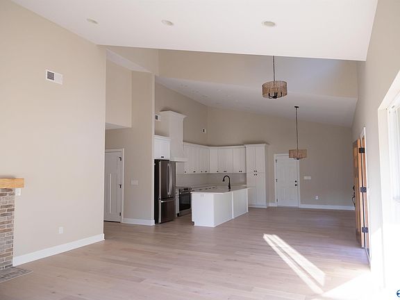 4th image of 193 Bush Rd