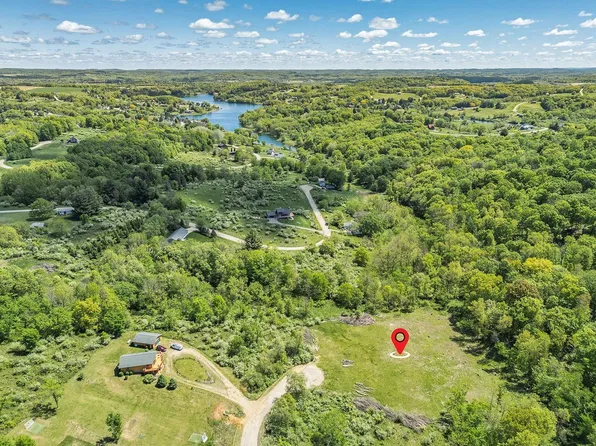 S1406 Staghorn Ct, La Valle, WI 53941