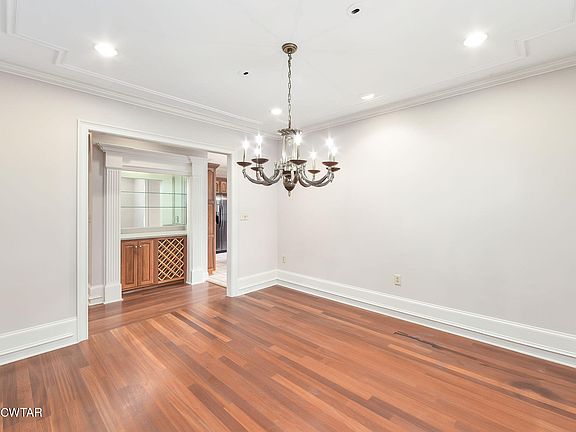 4th image of 46 Southwind Dr