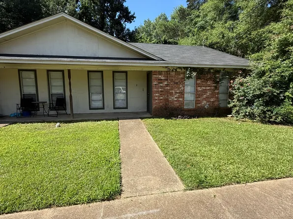 8 Harroun Ct #B, Longview, TX 75604
