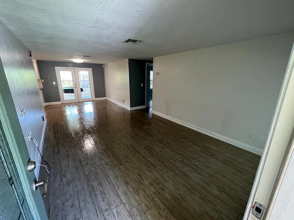 Building Photo - 2909 Cedaridge Dr