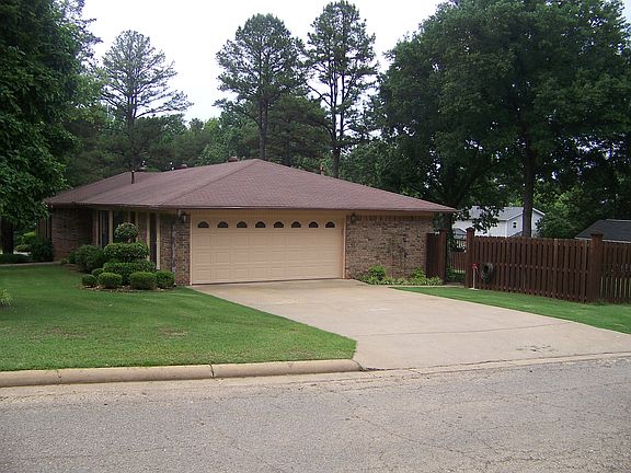 3rd image of 200 Craigwood Cir