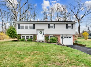 16 Woodland Dr, Wallingford, CT 06492