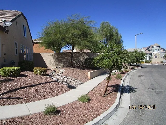 3 bed, 3.0 bath, 1650 sqft, $2,280 — Photo 3
