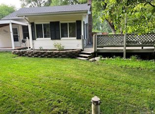 7355 Bennett Dr, Whitmore Lake, MI 48189