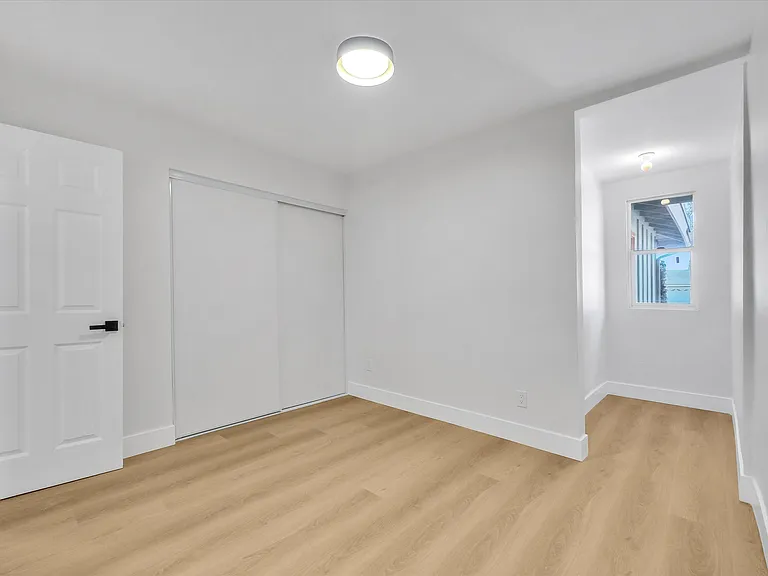 1052 W Quince St — Photo 18