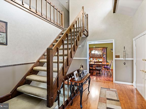3rd image of 14 Brookwood Dr