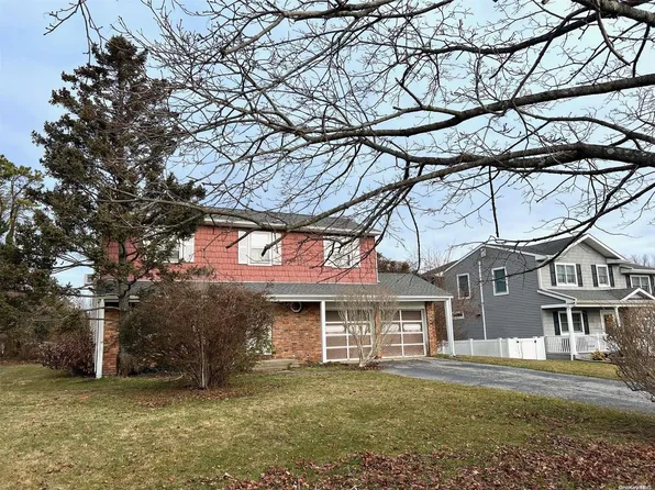 17 Raynier Place, Nesconset, NY 11767
